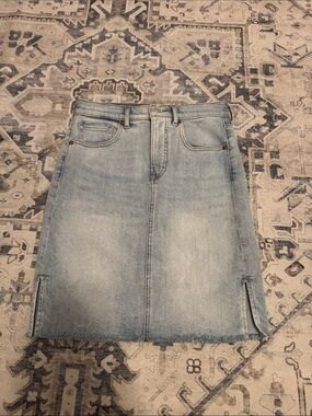 Express Light Wash Denim Midi Skirt Side Slits Raw Hem Size 2R